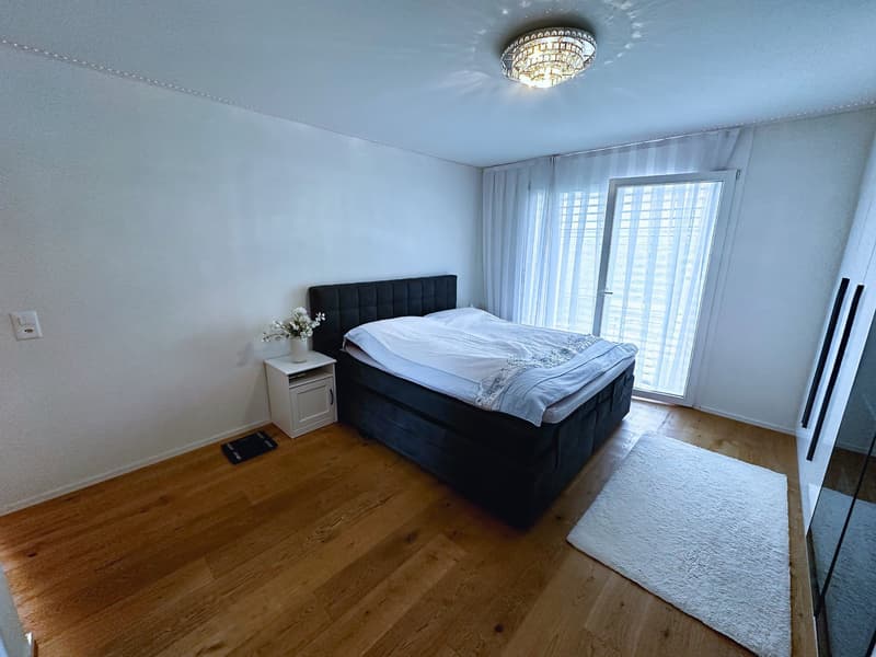 Moderne 4.5 Zimmer Wohnung mit 180 m² Garten (10)