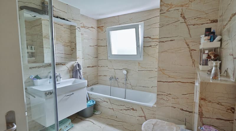 Moderne 4.5 Zimmer Wohnung mit 180 m² Garten (6)