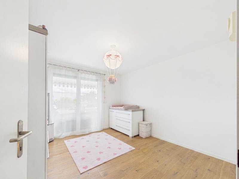Appartamento di 4.5 locali con grande terrazza in affitto a Winkel (10)