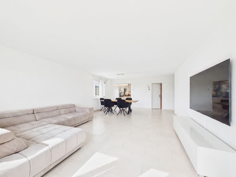 Appartamento di 4.5 locali con grande terrazza in affitto a Winkel (6)