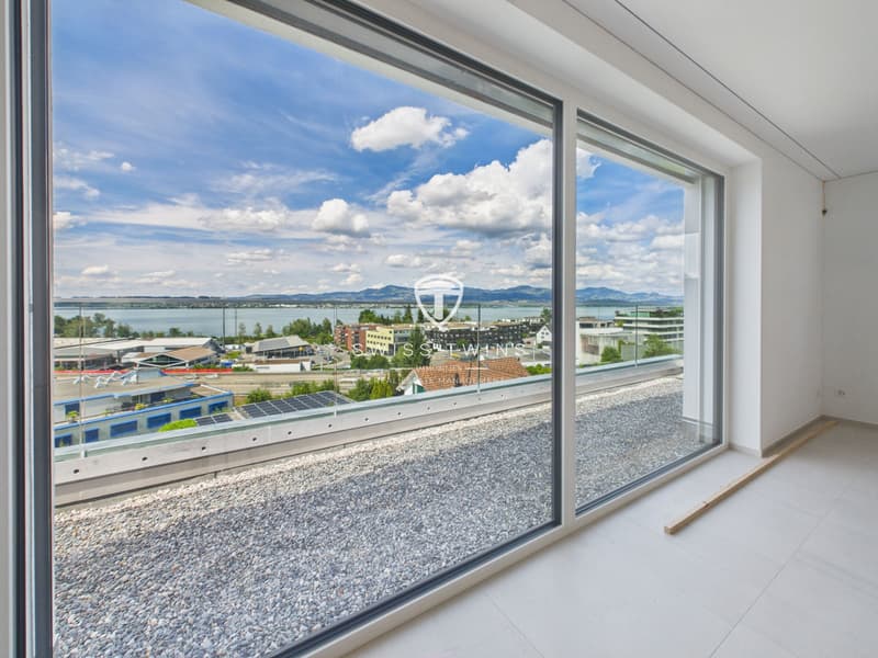 4.5-Room Penthouse with Lake View in Altendorf (3)