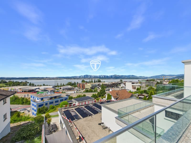 4.5-Room Penthouse with Lake View in Altendorf (12)