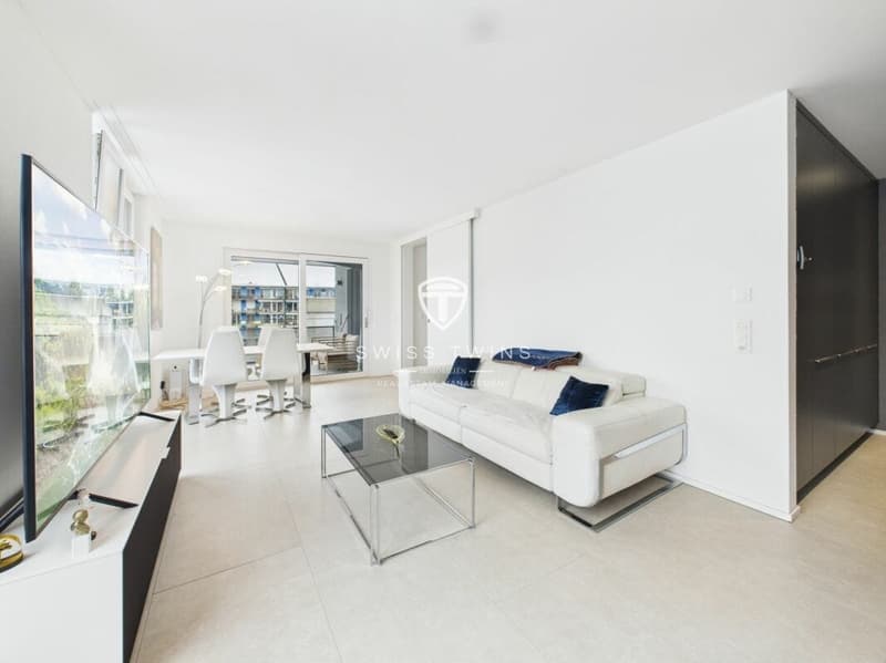 Moderne 3.5-Zimmer-Penthousewohnung mit Loggia in Zürich (2)