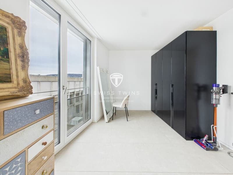Moderne 3.5-Zimmer-Penthousewohnung mit Loggia in Zürich (7)