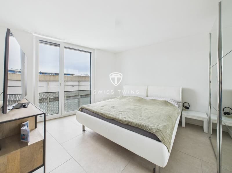 Moderne 3.5-Zimmer-Penthousewohnung mit Loggia in Zürich (10)