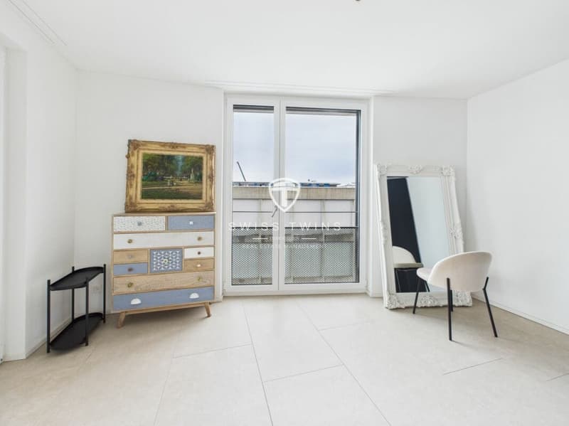 Moderne 3.5-Zimmer-Penthousewohnung mit Loggia in Zürich (9)