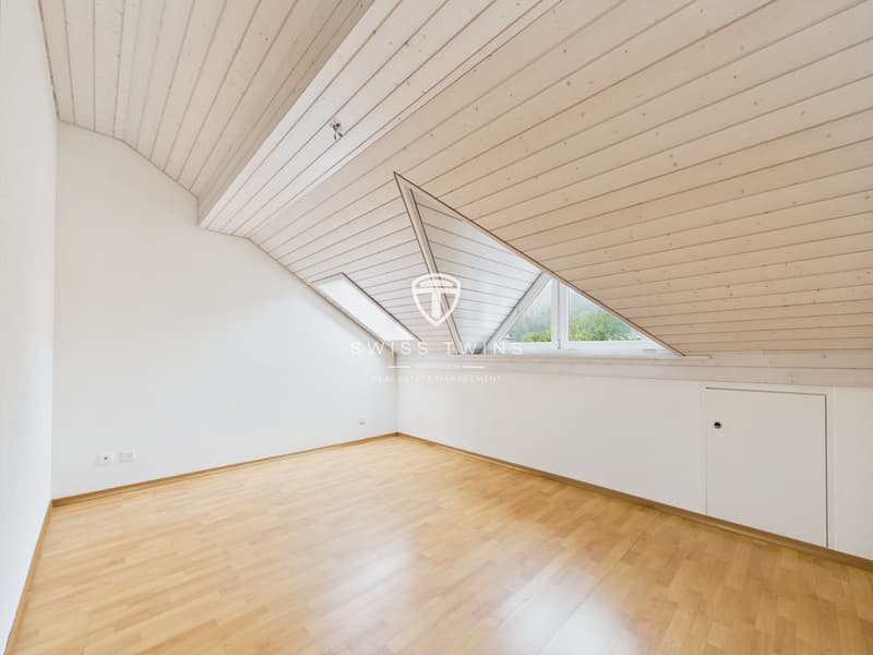 Frisch renovierte 2-Zimmer-Dachwohnung mit Balkon in Buttikon (7)