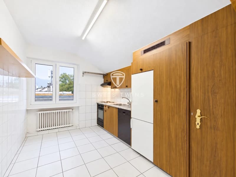 Helle 2.5-Zimmer-Dachwohnung in Zürich, frisch renoviert (3)