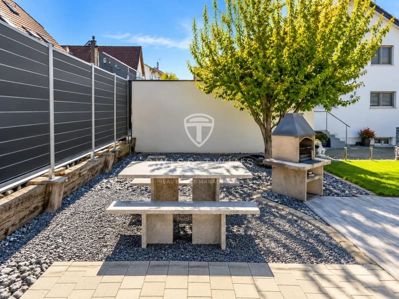 5-Zimmer-Einfamilienhaus mit sonnigem Garten, Cheminée und 4 Parkplätzen in Kleindöttingen (11)