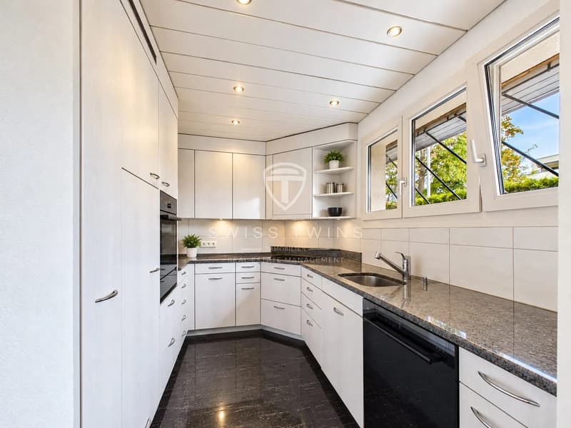 5-Zimmer-Einfamilienhaus mit sonnigem Garten, Cheminée und 4 Parkplätzen in Kleindöttingen (9)