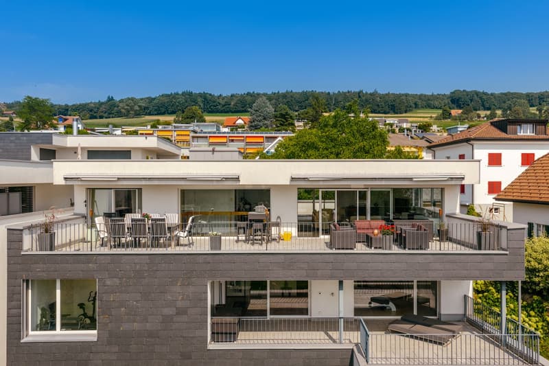 Space, Light, Panoramic View: Living at the Highest Level (2)