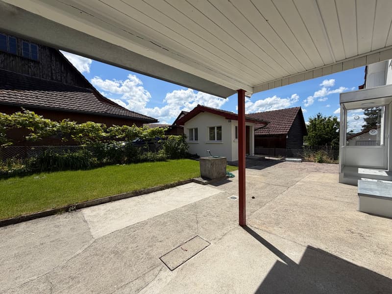 Casa unifamiliare rinnovata con giardino, spazio e qualità della vita (6)