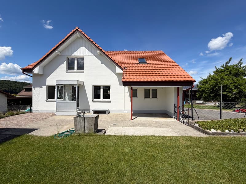 Casa unifamiliare rinnovata con giardino, spazio e qualità della vita (2)