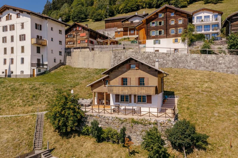 Ferienhaus mit Logenplatz in den Bündner Bergen (2)