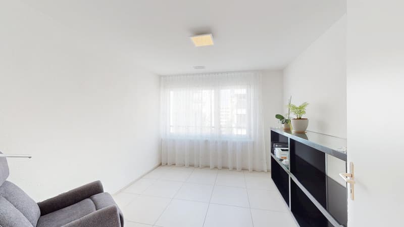 Sehr zentrale und neuwertige 4.5-Zimmer-Wohnung mit Eigentumsstandart (11)