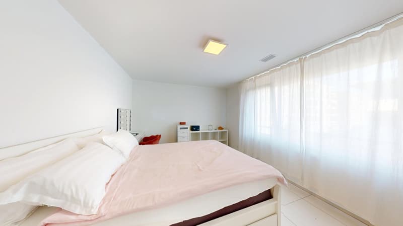 Sehr zentrale und neuwertige 4.5-Zimmer-Wohnung mit Eigentumsstandart (10)
