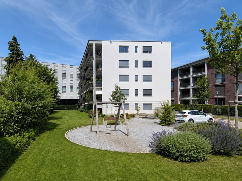 Sehr zentrale und neuwertige 4.5-Zimmer-Wohnung mit Eigentumsstandart (2)