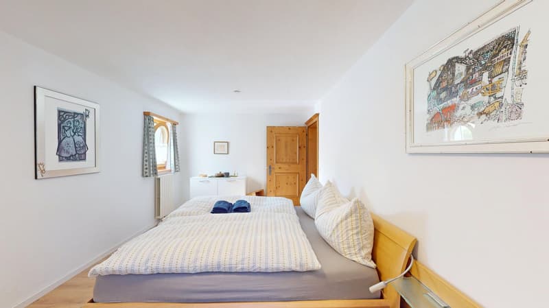 Stilvolle und volleingerichtete 2½-Zimmer-Wohnung mit Gartensitzplatz in Klosters (12)