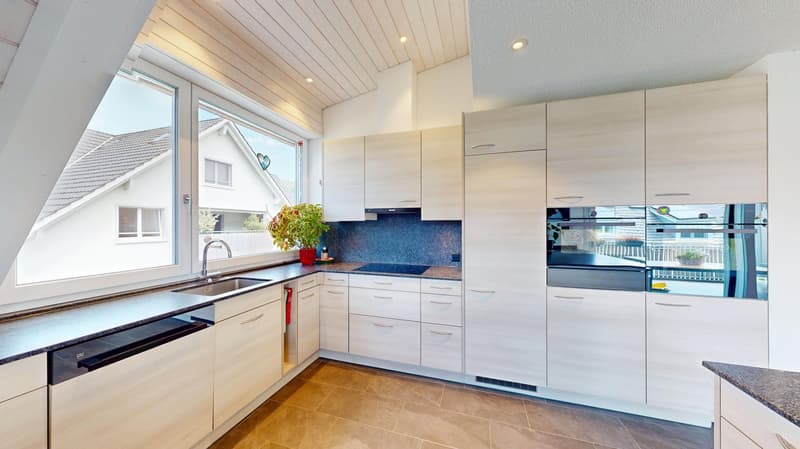 Sehr grosszügige 5½-Zimmer Dachmaisonette Wohnung an familienfreundlicher und zentraler Lage (6)