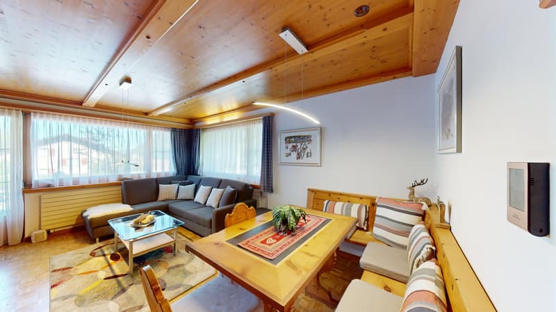 Stilvolle und volleingerichtete 2½-Zimmer-Wohnung mit Gartensitzplatz in Klosters (6)