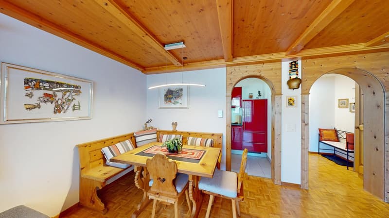 Stilvolle und volleingerichtete 2½-Zimmer-Wohnung mit Gartensitzplatz in Klosters (7)