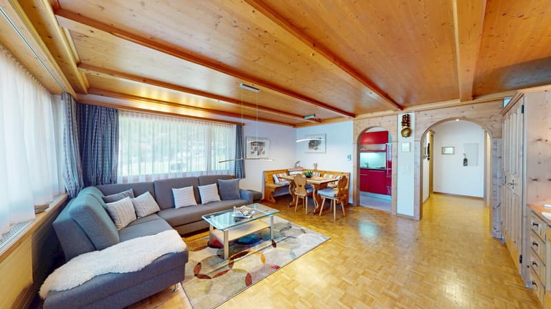 Stilvolle und volleingerichtete 2½-Zimmer-Wohnung mit Gartensitzplatz in Klosters (1)
