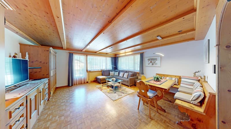 Stilvolle und volleingerichtete 2½-Zimmer-Wohnung mit Gartensitzplatz in Klosters (8)