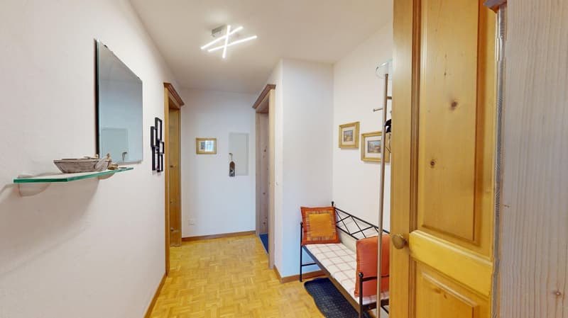 Stilvolle und volleingerichtete 2½-Zimmer-Wohnung mit Gartensitzplatz in Klosters (12)