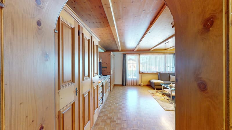 Stilvolle und volleingerichtete 2½-Zimmer-Wohnung mit Gartensitzplatz in Klosters (5)