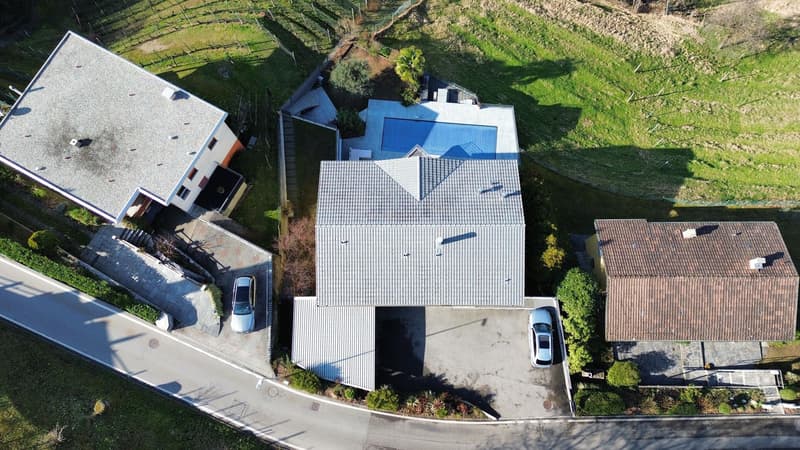 Camorino – Semi-detached house consisting of two independent apartments with stunning panoramic views and swimming pool (13)