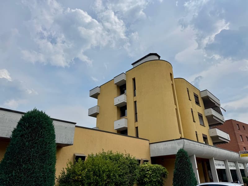 Caslano – Spacious office/studio of 130 m² – No year-end expense settlement (1)
