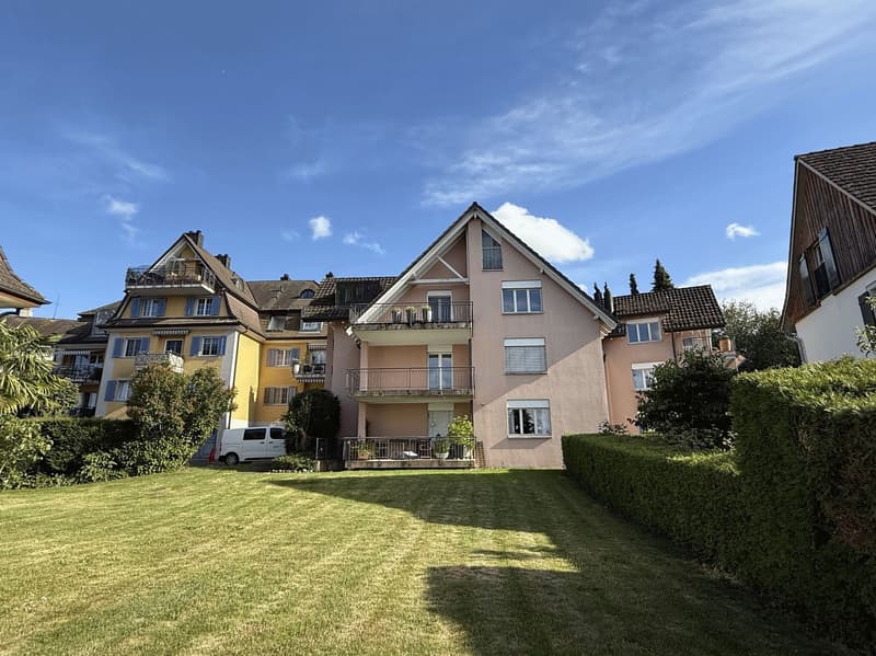 2.5-Zimmer-Eigentumswohnung mit Aussicht auf den See und die Reichenau (1)