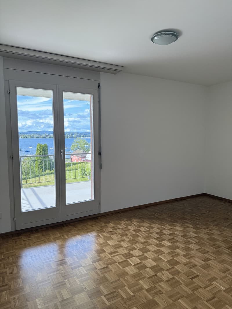 2.5-Zimmerwohnung mit grossem Balkon und Seesicht (7)