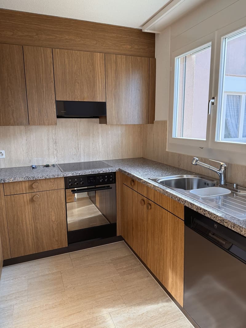 2.5-Zimmerwohnung mit grossem Balkon und Seesicht (3)
