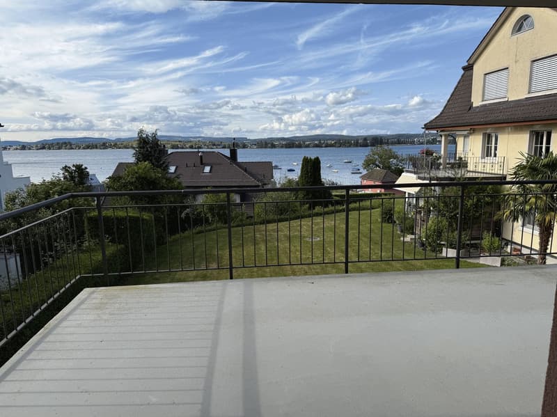 2.5-Zimmerwohnung mit grossem Balkon und Seesicht (4)