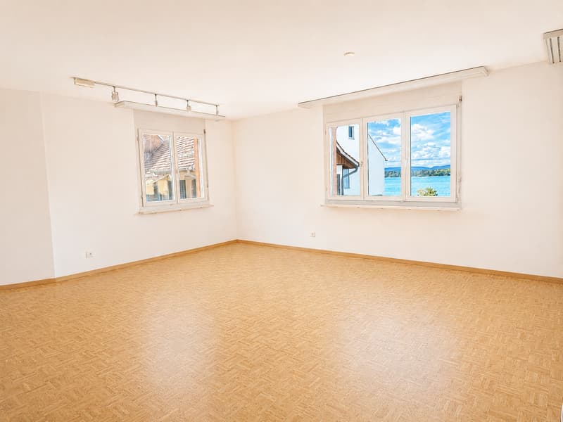 2.5-Zimmerwohnung mit grossem Balkon und Seesicht (2)
