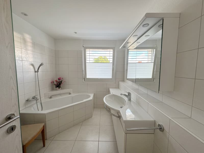 Wohnen auf 136 m²: Lichtdurchflutete 4.5-Zimmerwohnung mit riesiger Küche (13)