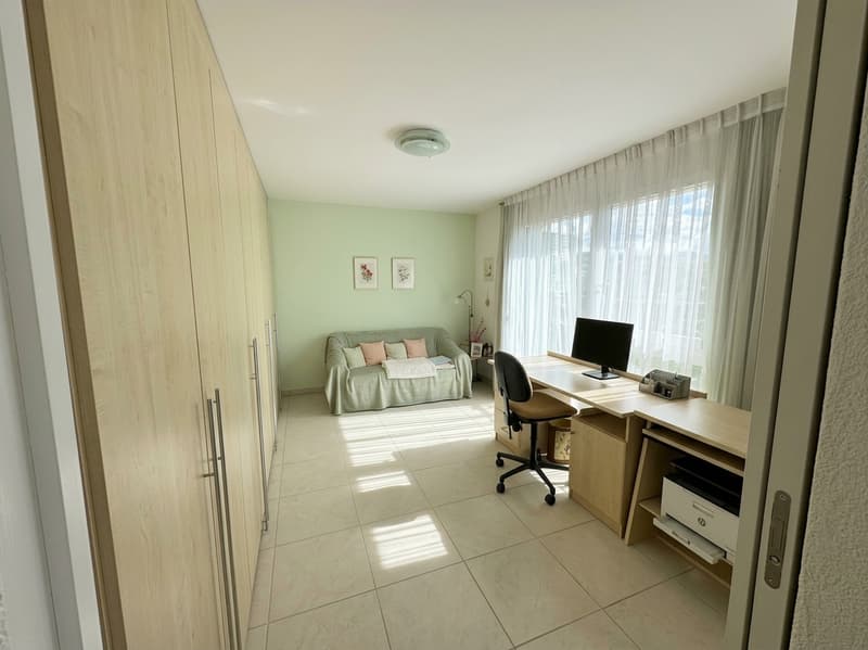 Wohnen auf 136 m²: Lichtdurchflutete 4.5-Zimmerwohnung mit riesiger Küche (11)