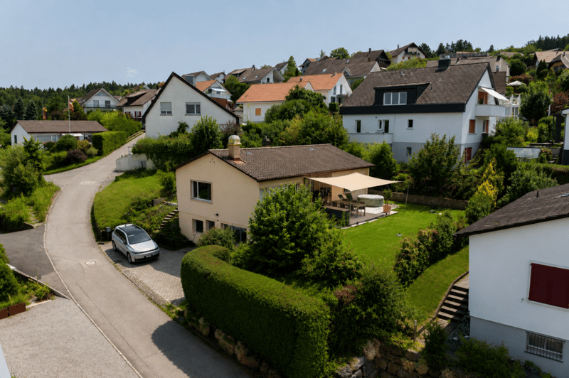 Freistehendes Einfamilienhaus mit unverbaubarer Aussicht (1)