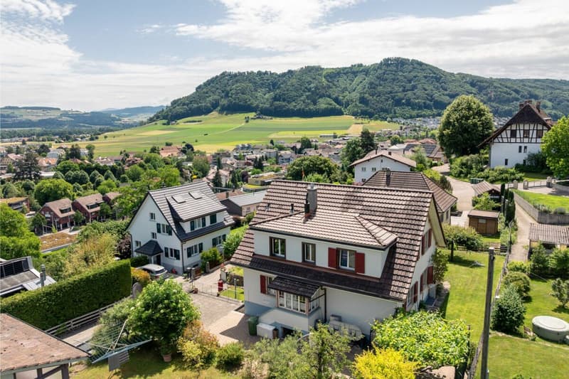 Wohnen mit Weitsicht - Grosszügiges Familienhaus mit Einliegerwohnungen in Belp (2)