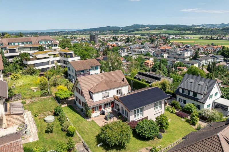Wohnen mit Weitsicht - Grosszügiges Familienhaus mit Einliegerwohnungen in Belp (3)