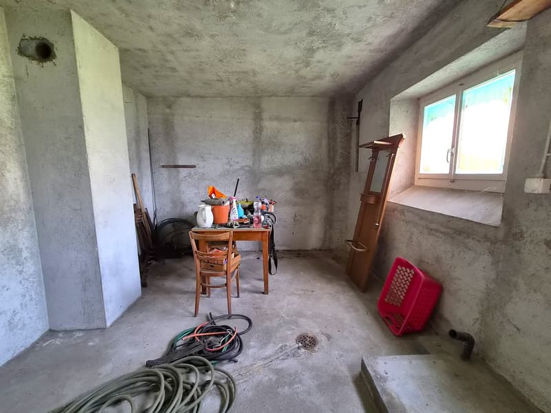 Casa con grande potenziale, anche bifamiliare, con terreno e bella vista (16)