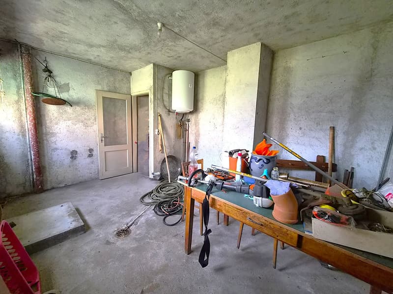 Casa con grande potenziale, anche bifamiliare, con terreno e bella vista (17)
