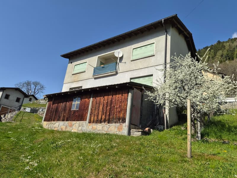 Casa con grande potenziale, anche bifamiliare, con terreno e bella vista (1)