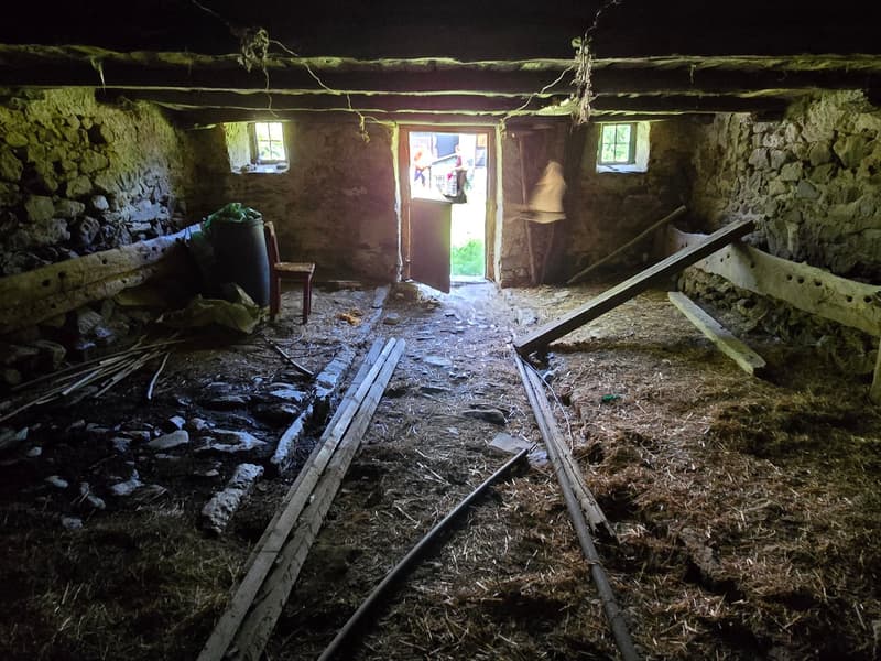 Grosser Stall zu renovieren mit Zugang, Grundstück und herrlicher Aussicht (10)