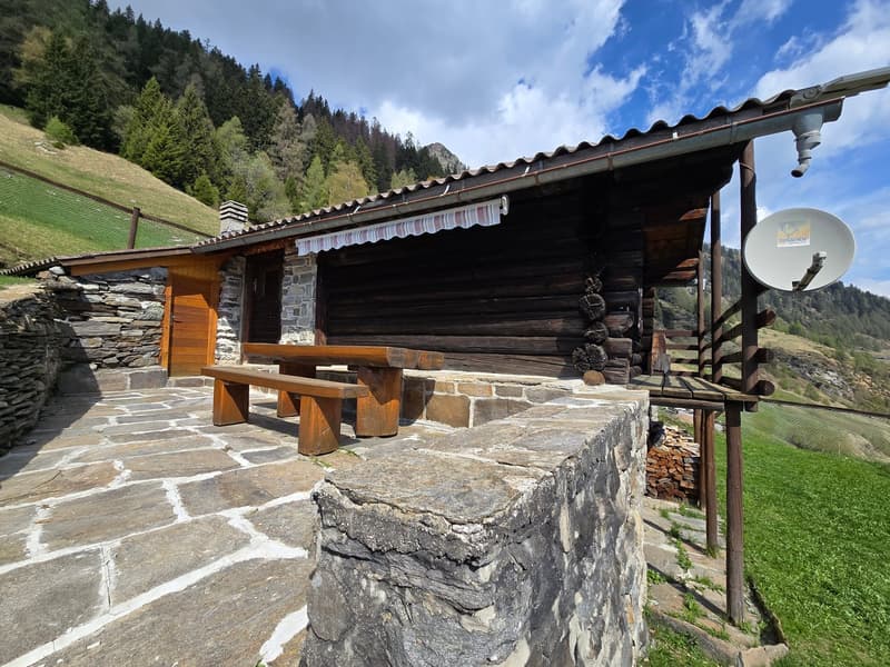 schöne Berghütte inmitten der Natur mit schöner Panoramablick (18)