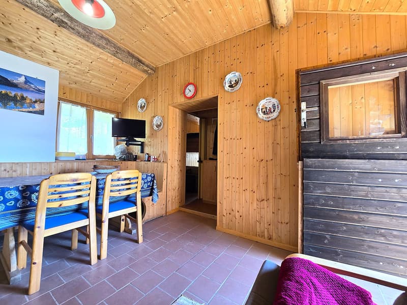 schöne Berghütte inmitten der Natur mit schöner Panoramablick (7)