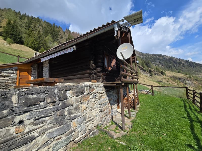 schöne Berghütte inmitten der Natur mit schöner Panoramablick (5)