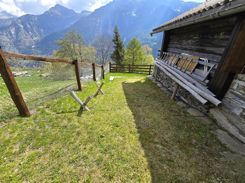 schöne Berghütte inmitten der Natur mit schöner Panoramablick (21)