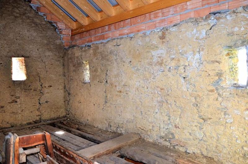 Teilweise renoviertes Rustico mit Baugenehmigung und Grundstück (7)